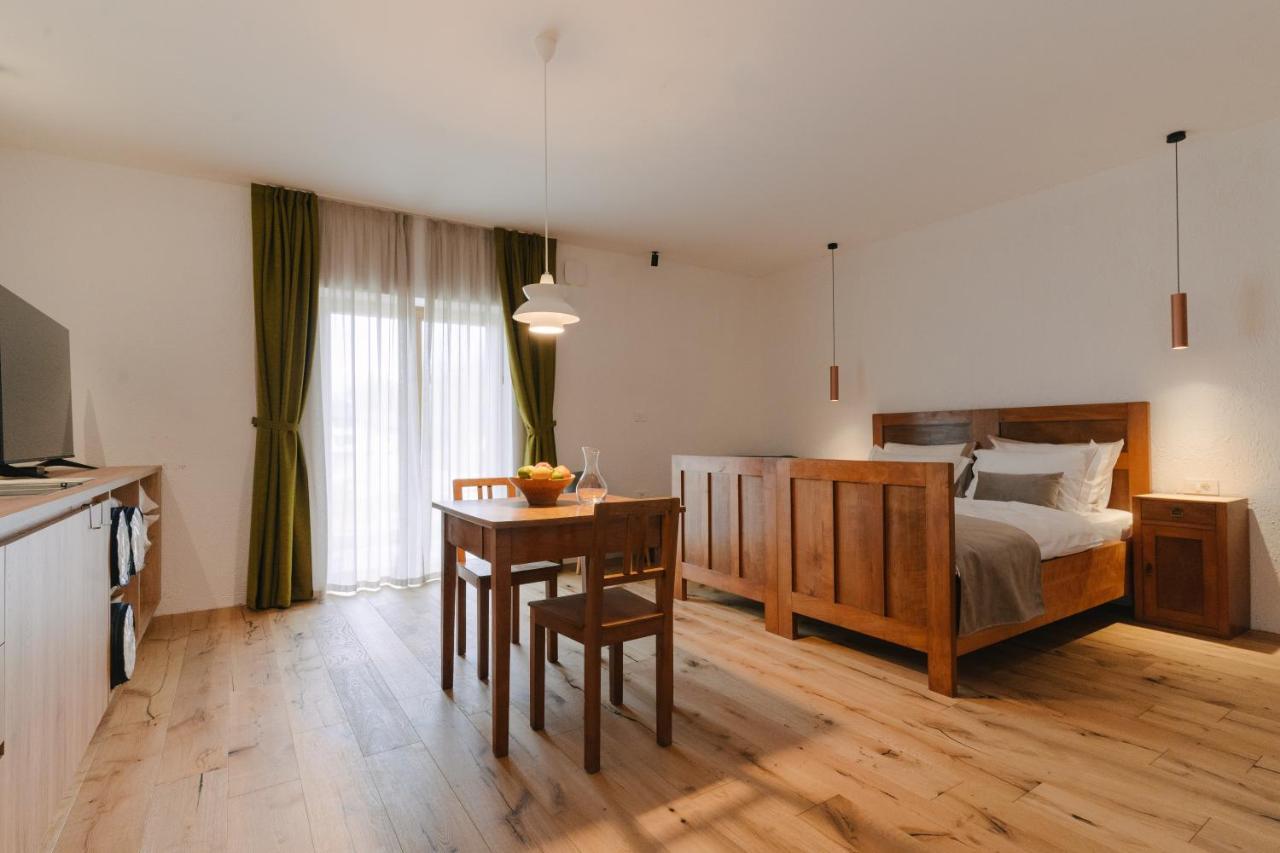 פוסטוינה Pira Hotel מראה חיצוני תמונה
