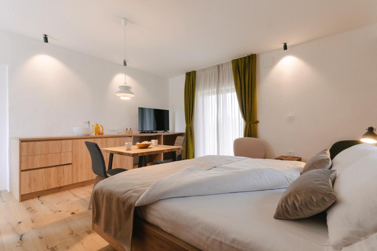 פוסטוינה Pira Hotel מראה חיצוני תמונה